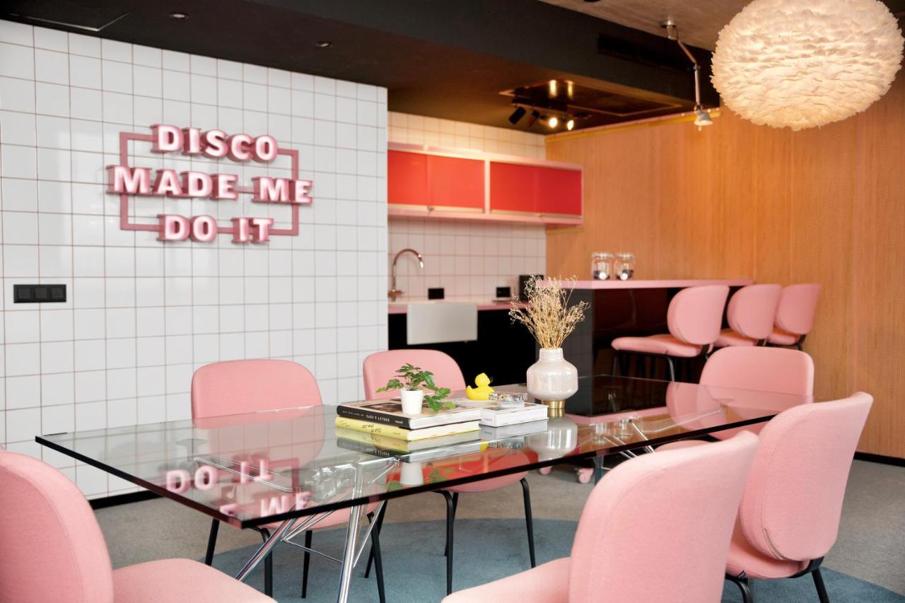 The Social Hub Vienna Hotel Exterior foto "Disco made me do it"