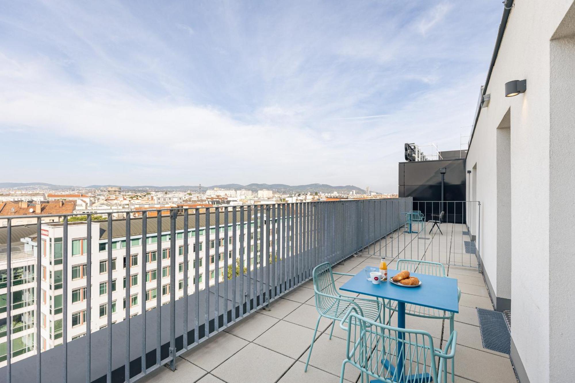 The Social Hub Vienna Hotel Exterior foto Rooftop terrace