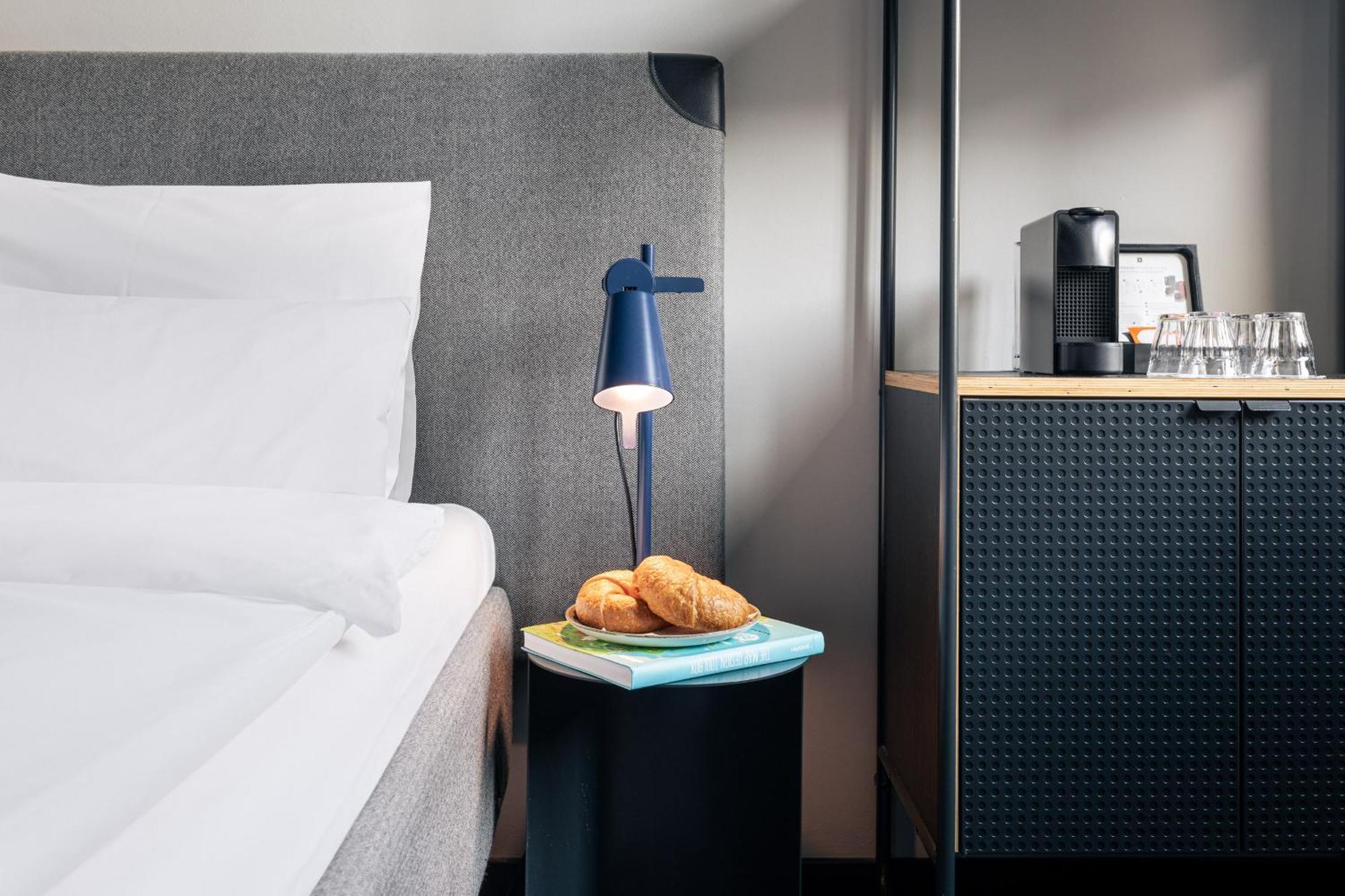The Social Hub Vienna Hotel Exterior foto The interior of a room at the hotel