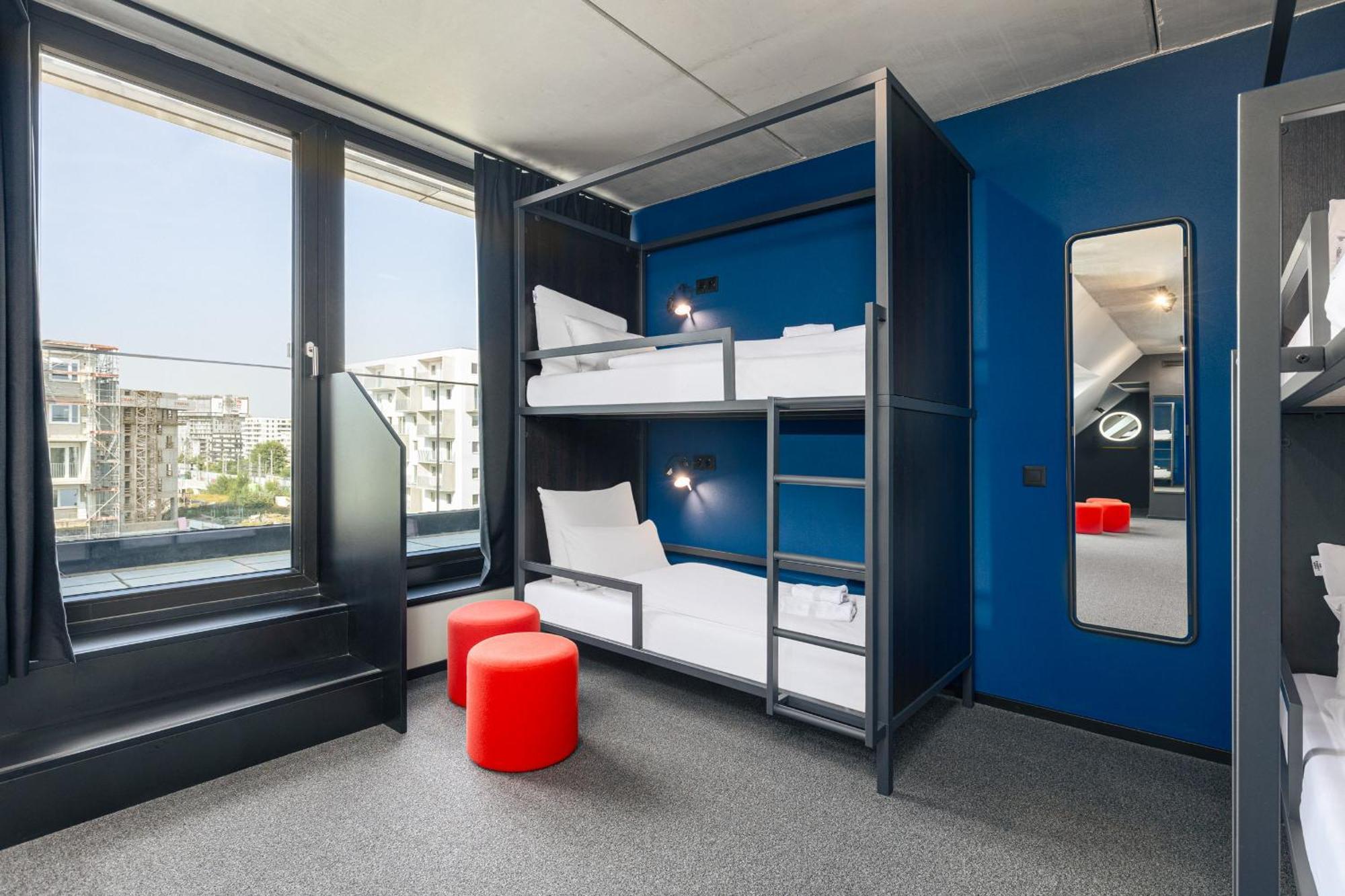 The Social Hub Vienna Hotel Exterior foto Room with bunk beds